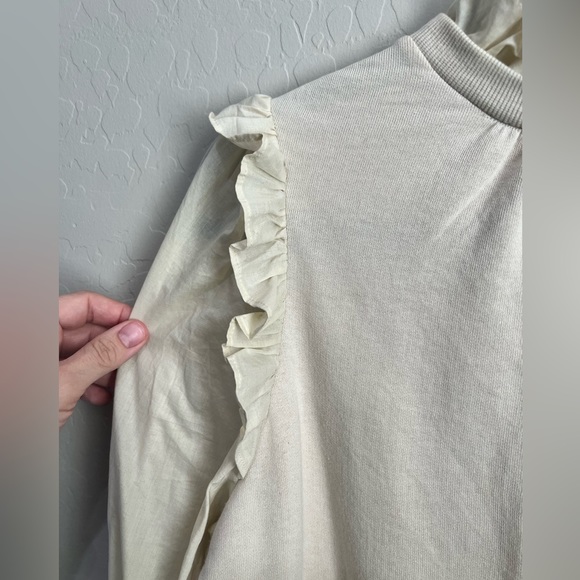 Who What Wear Ivory Top with Ruffles Size Medium - Picture 4 of 7